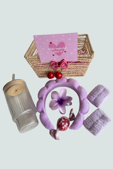 Canasta de Regalo con muñequeras y Dulces - Florita Bonita