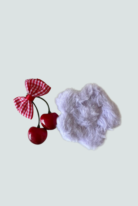 Gancho flor de peluche lila - accesorio femenino y divertido