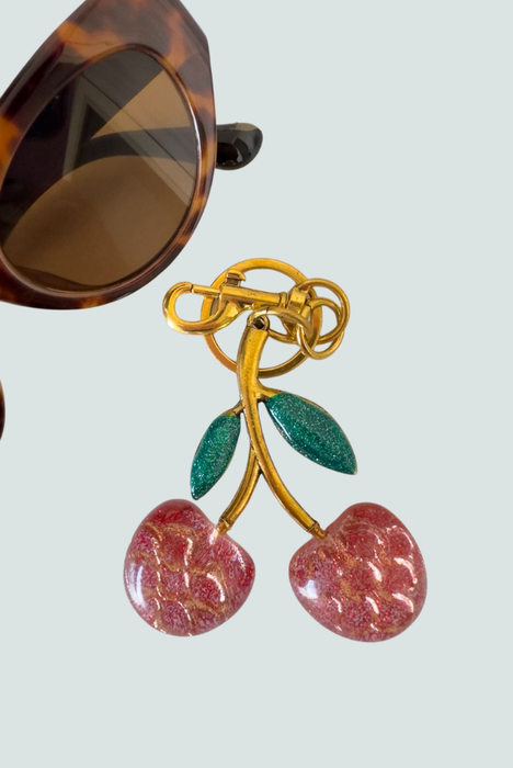 Llavero metálico diseño manzana rosa - Florita Bonita