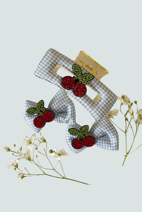 Pinza para el cabello con diseño de cerezas y lazo celeste - Florita Bonita
