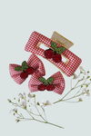 Pinza para el cabello con diseño de cerezas y lazo rojo - Florita Bonita