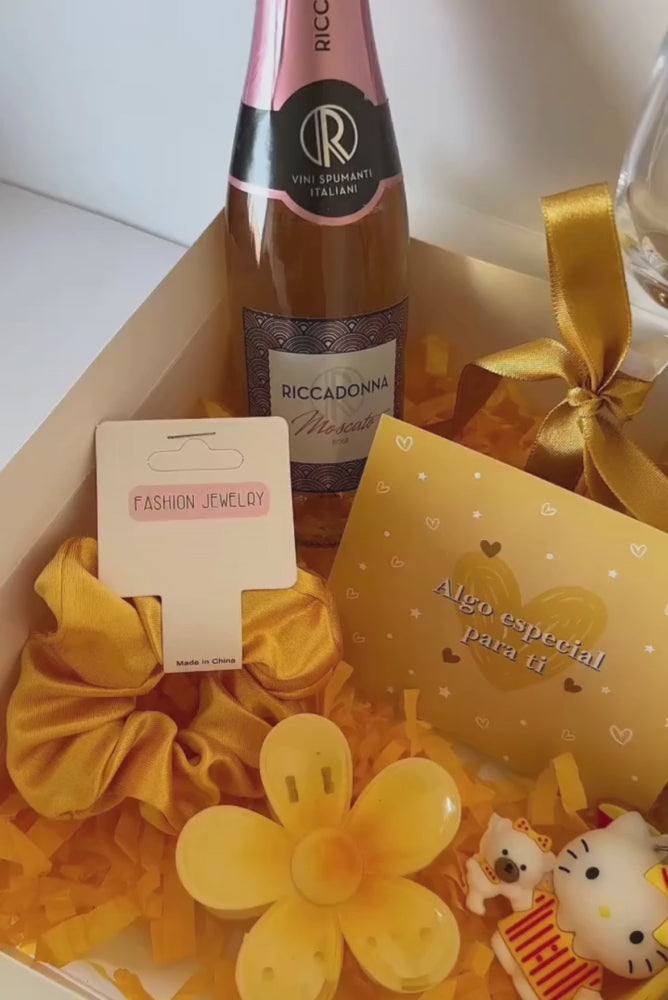 Video del box de Año Nuevo con vino espumante Riccadonna y accesorios Florita Bonita