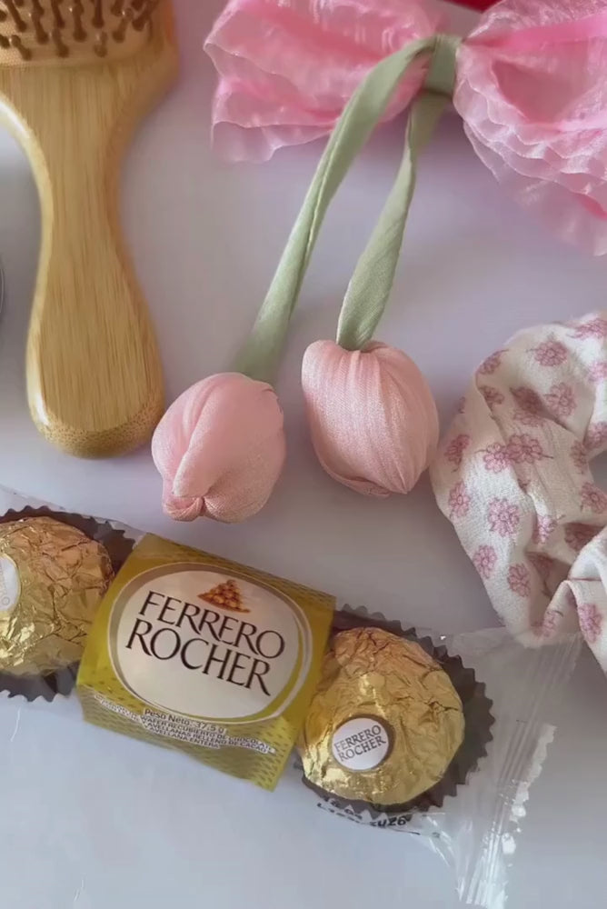 Video - Caja de regalo aniversario con lazo Florita Bonita